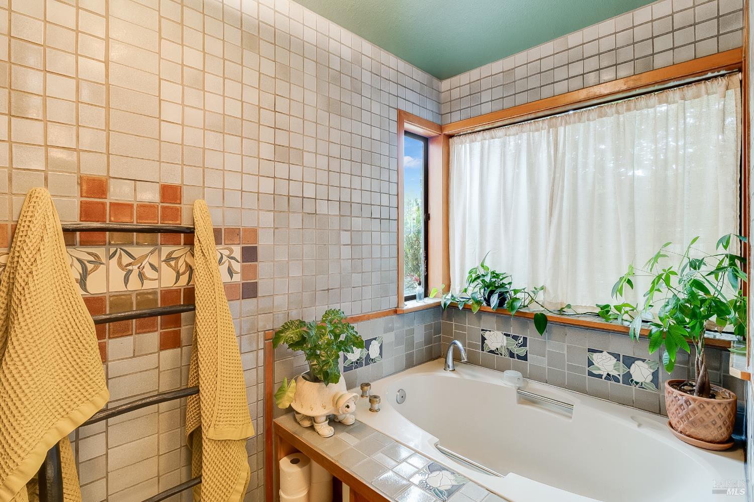 153 Incline Place Benicia, CA 94510 - Photo 52 of 99 Soaking tub