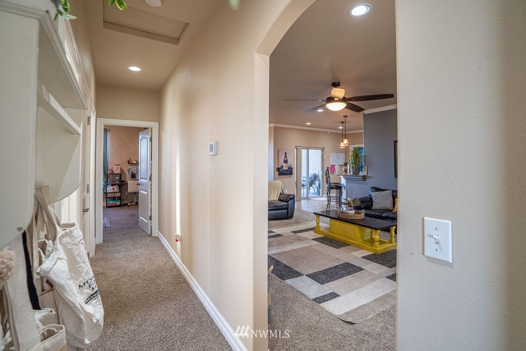 1120 Abbey Road Moses Lake, WA 98837 - Photo 6 of 28 Gallery Image 6