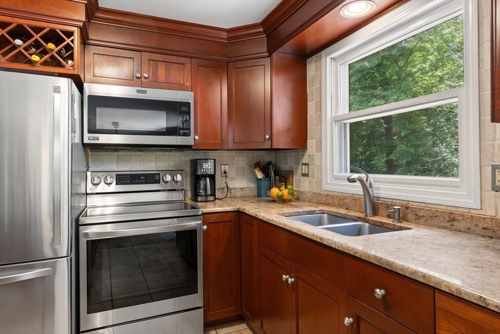 77 Locust Street Freetown, MA 02702 - Photo 10 of 37
