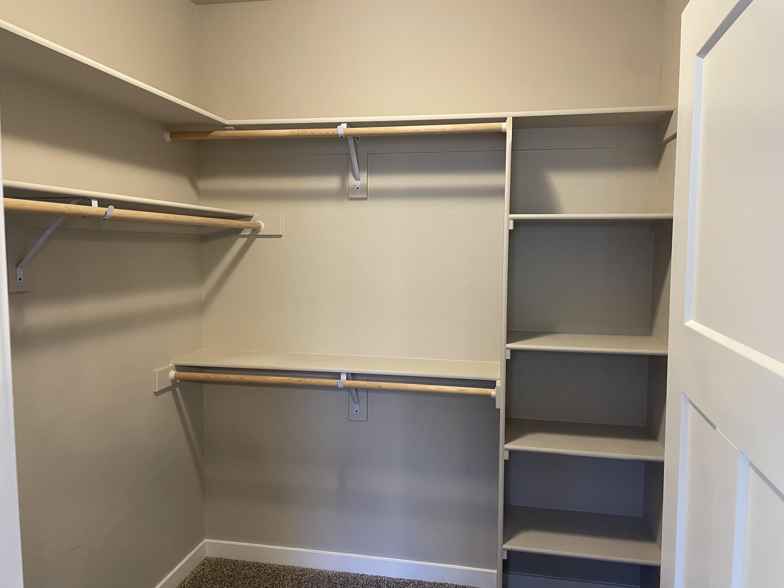 2769 Roberts Road Medford, OR 97504 - Photo 20 of 29 Master Closet