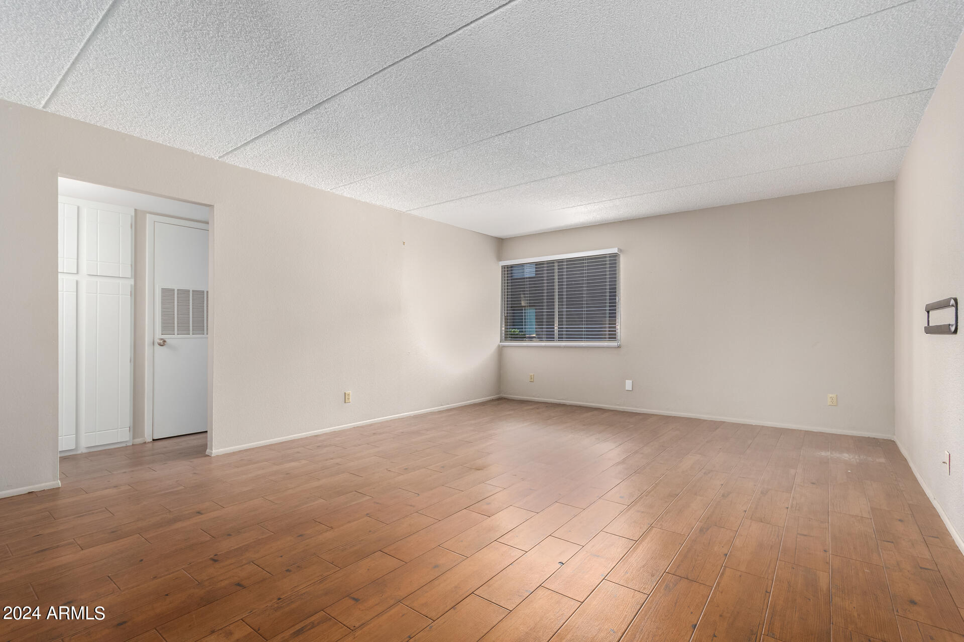 4201 East Camelback Road, Unit 35 Phoenix, AZ 85018 - Photo 11 of 33 an empty room with windows