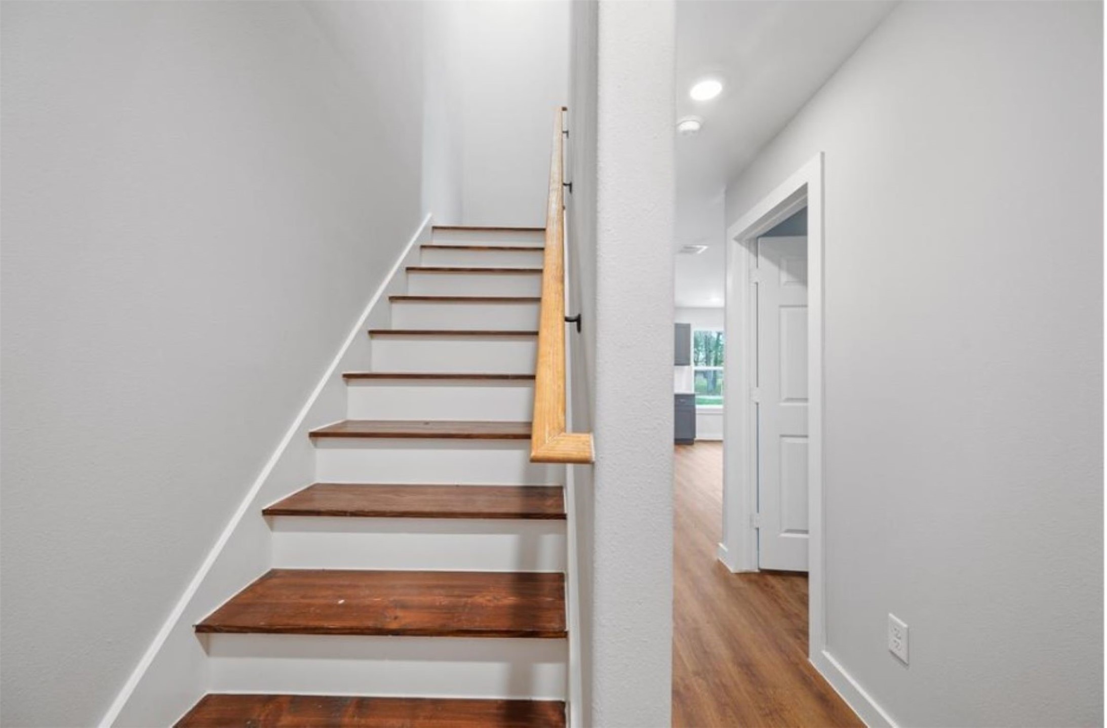 8217 Crestview Drive Houston, TX 77028 - Photo 9 of 25