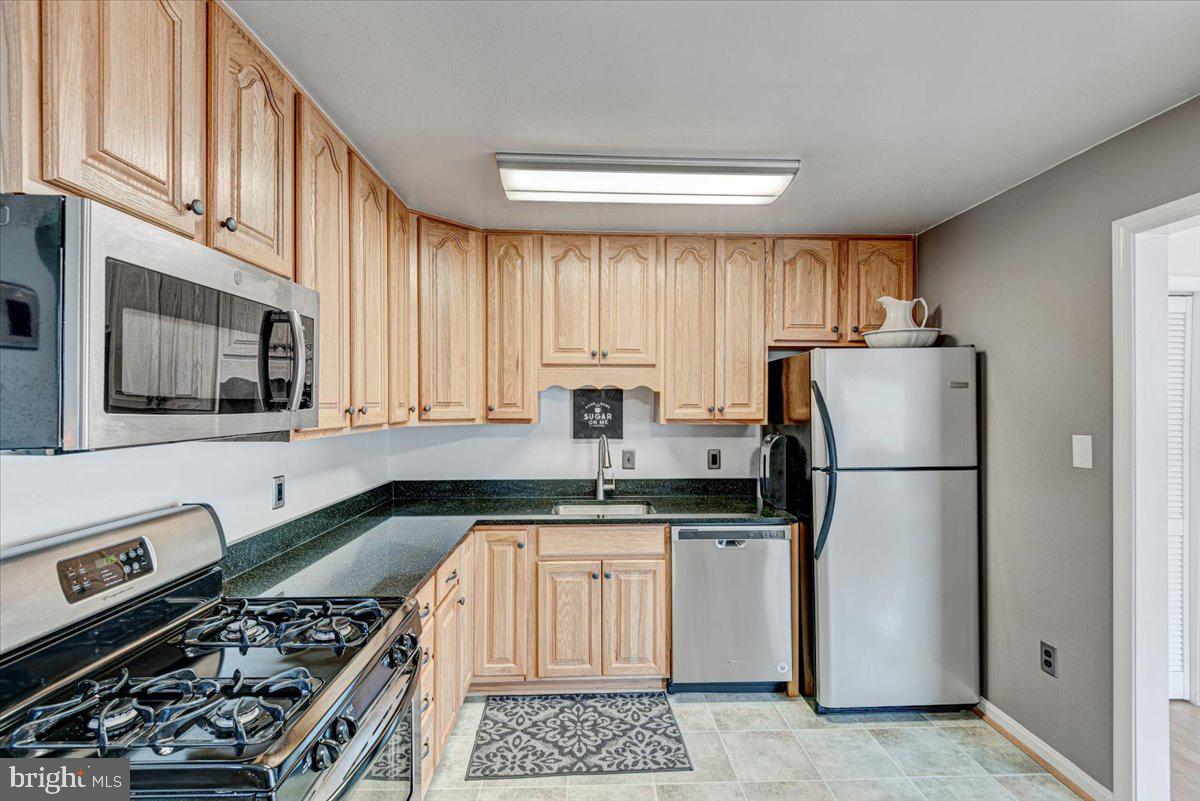 14517 Fullerton Road Woodbridge, VA 22193 - Photo 11 of 28 Gallery Image 11
