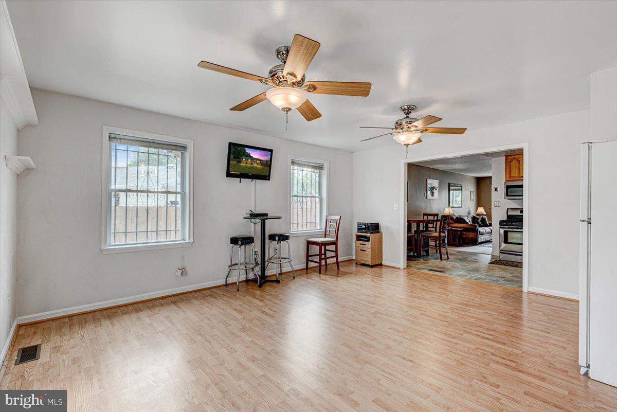 14517 Fullerton Road Woodbridge, VA 22193 - Photo 13 of 28 Gallery Image 13