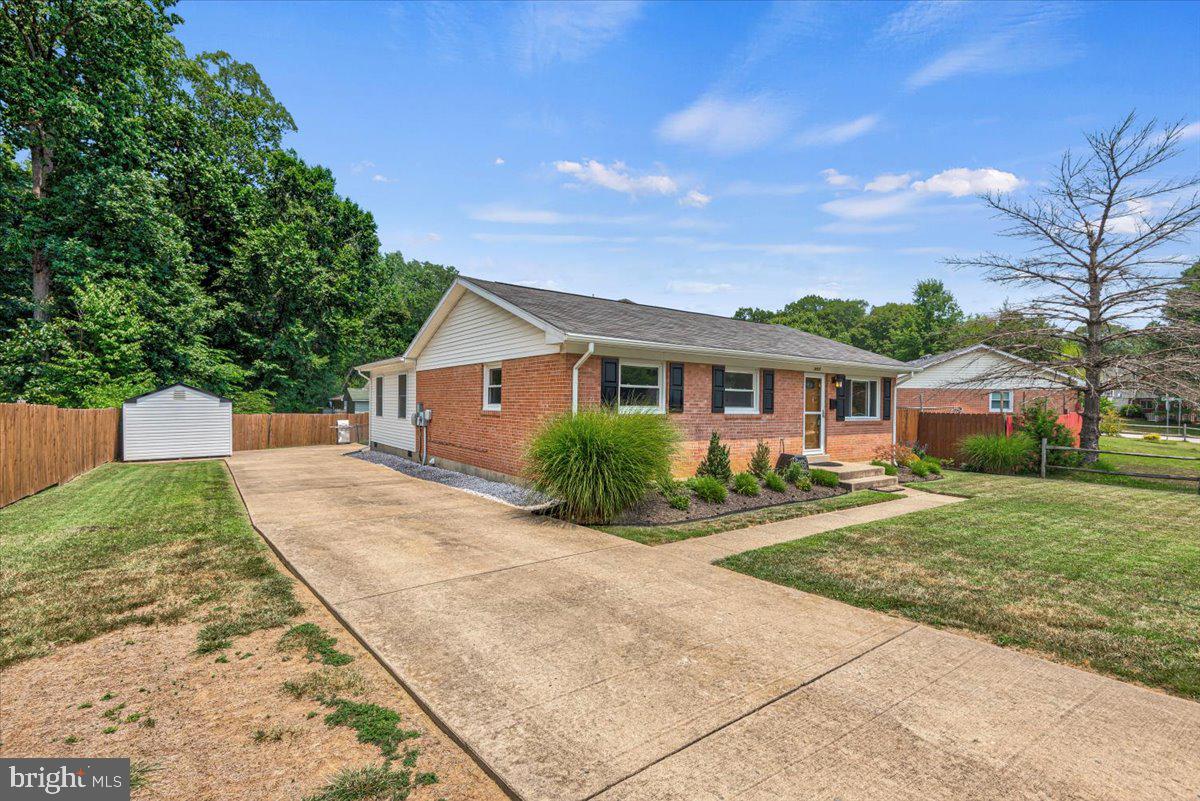 14517 Fullerton Road Woodbridge, VA 22193 - Photo 3 of 28 Gallery Image 3