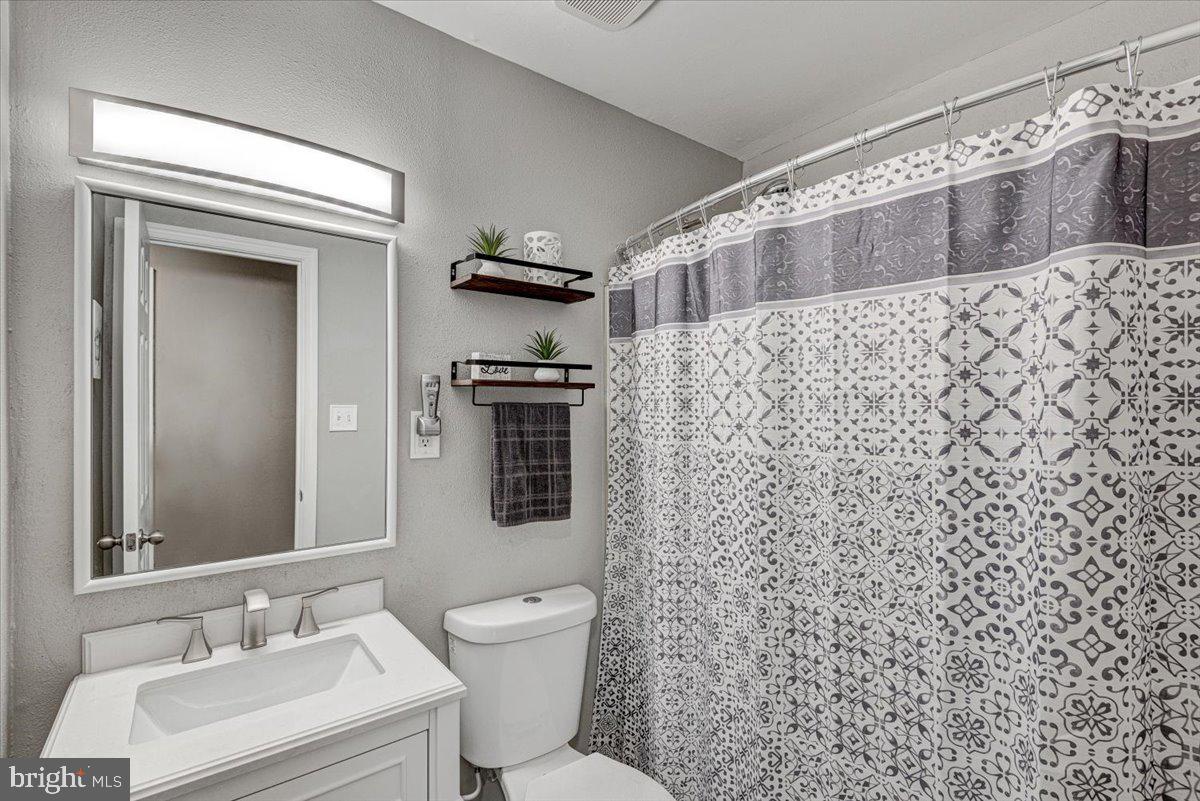 14517 Fullerton Road Woodbridge, VA 22193 - Photo 23 of 28 Gallery Image 23