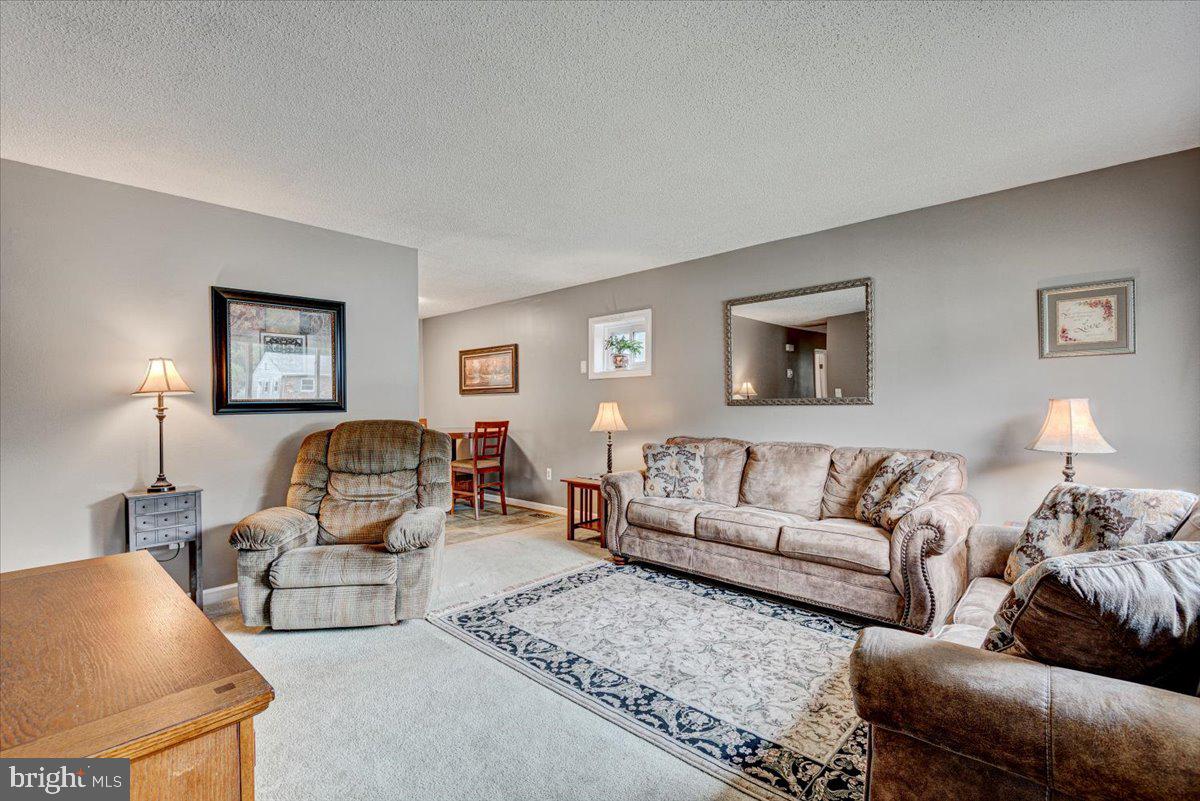 14517 Fullerton Road Woodbridge, VA 22193 - Photo 6 of 28 Gallery Image 6