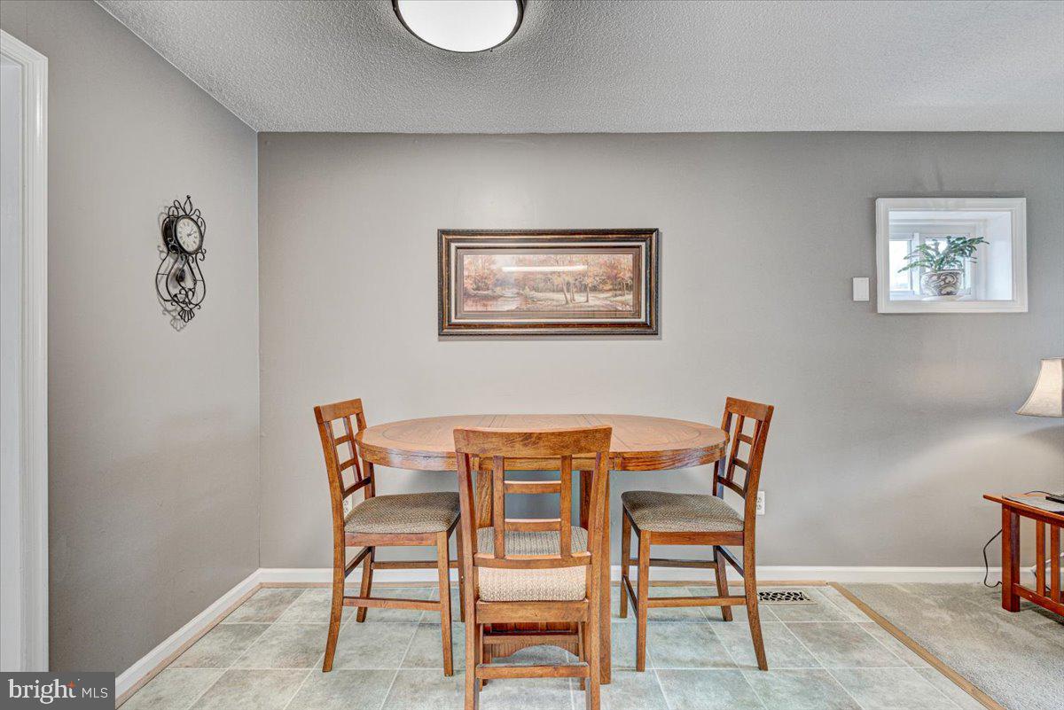 14517 Fullerton Road Woodbridge, VA 22193 - Photo 8 of 28 Gallery Image 8
