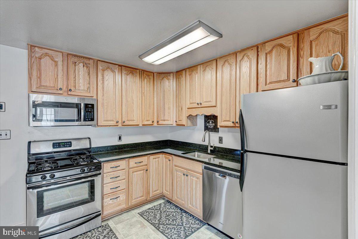 14517 Fullerton Road Woodbridge, VA 22193 - Photo 9 of 28 Gallery Image 9