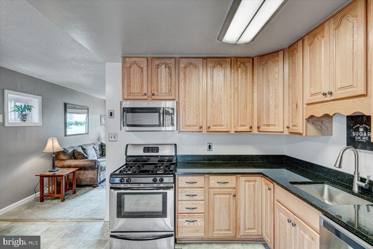 14517 Fullerton Road Woodbridge, VA 22193 - Photo 10 of 28 Gallery Image 10