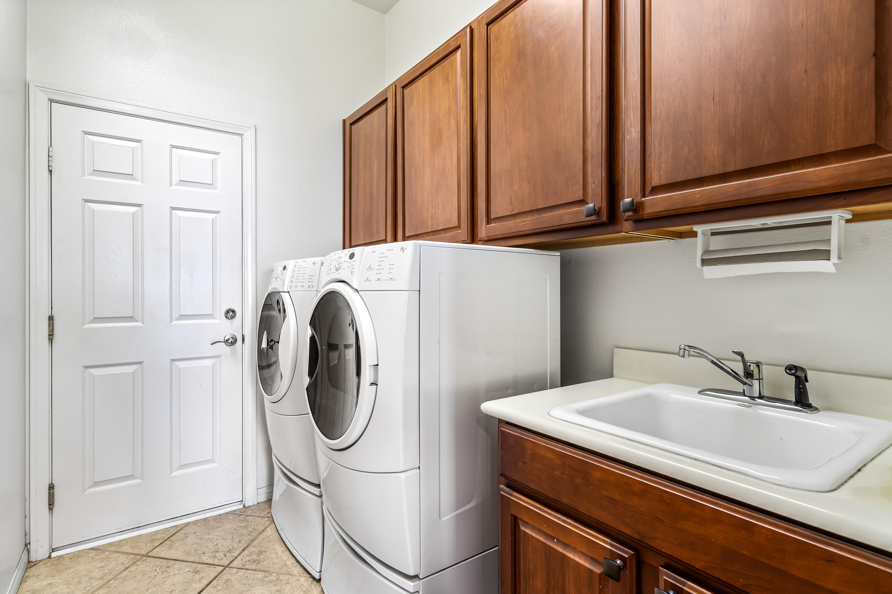 80607 Prestwick Place Indio, CA 92201 - Photo 42 of 68 a utility room with dryer and washer