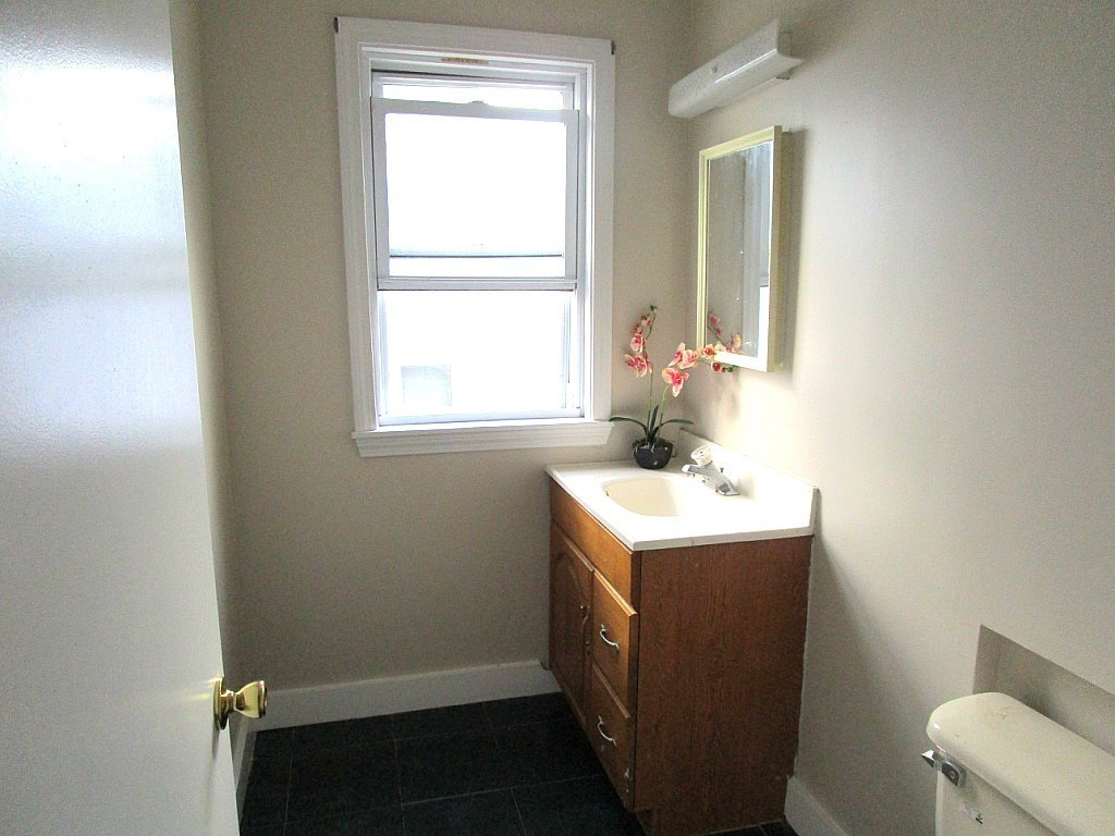 10 Ridgeway Street Lynn, MA 01902 - Photo 11 of 17 Gallery Image 11
