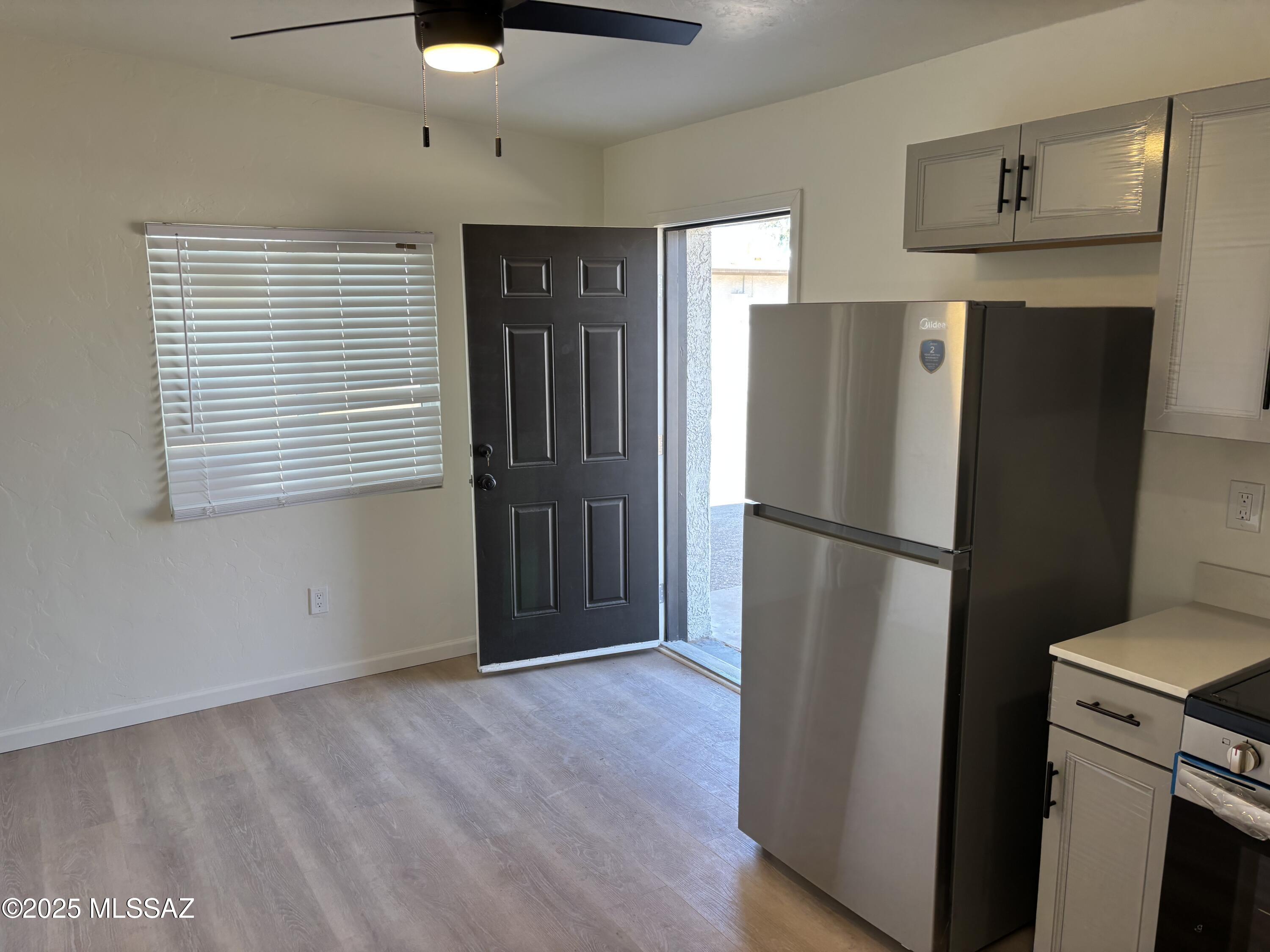 326 East Prince Road, Unit 3 Tucson, AZ 85705 - Photo 2 of 13 Entrance / Kitchen