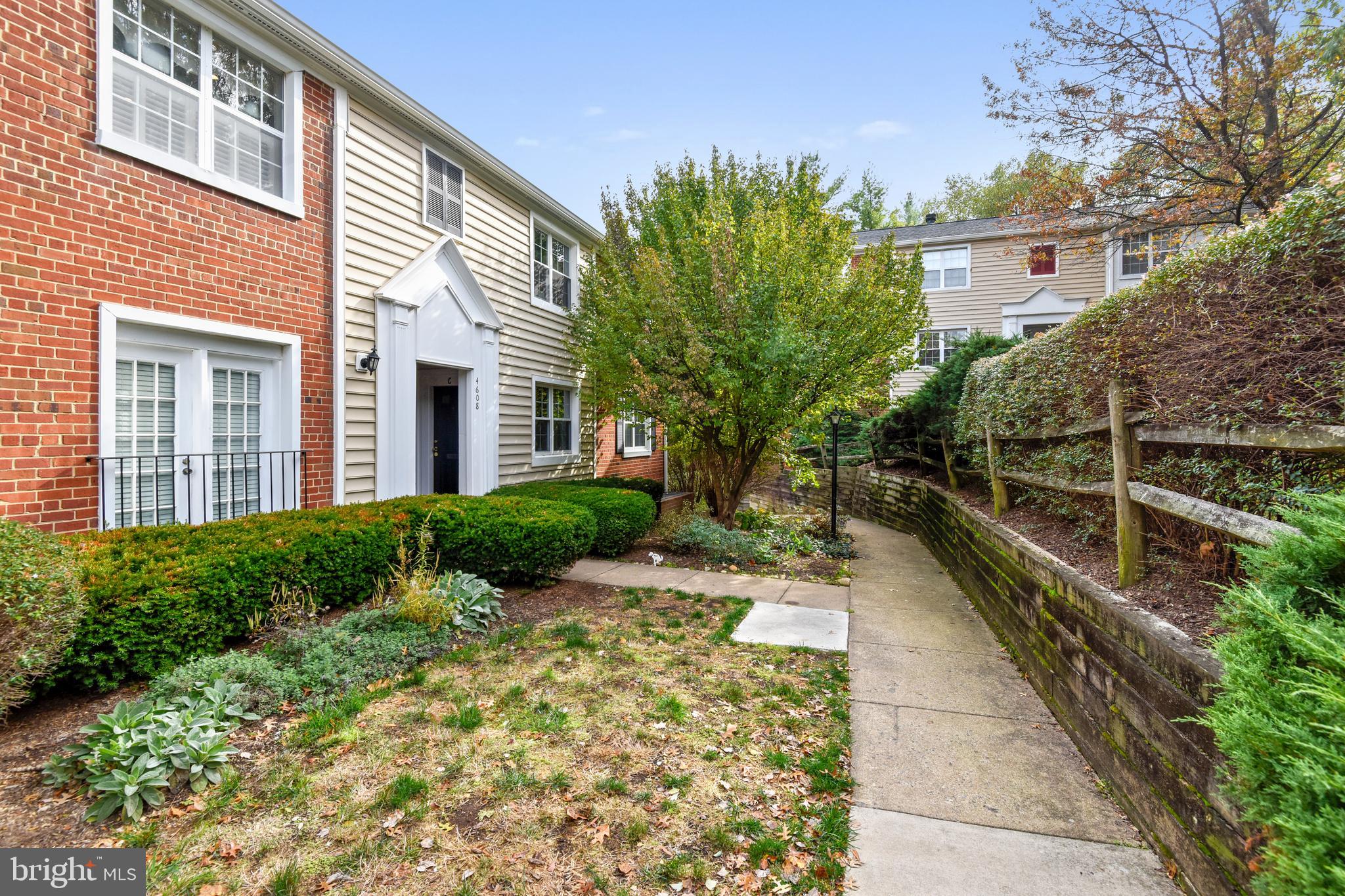 4608 28th Road South, Unit B Arlington, VA 22206 - Photo 2 of 26 Private Setting