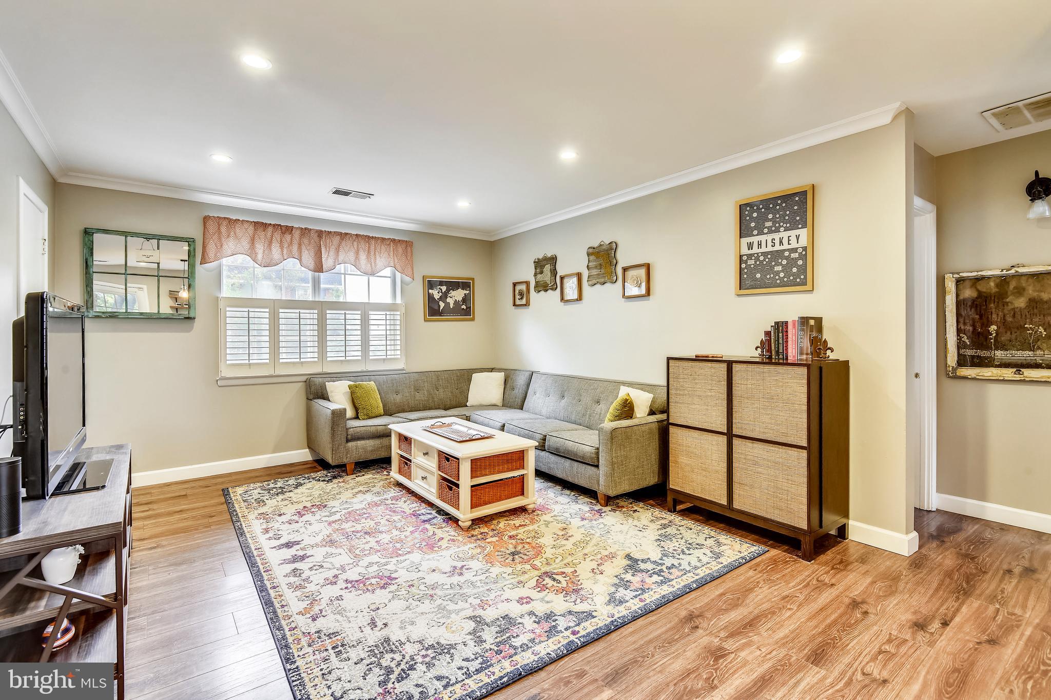 4608 28th Road South, Unit B Arlington, VA 22206 - Photo 5 of 26 Living Room with Wood Floors