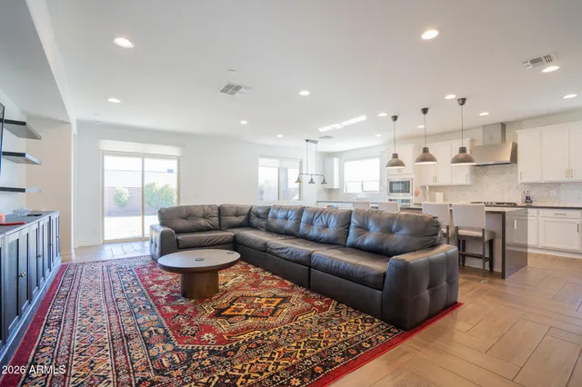 $2,595 | 5033 North 81st Avenue, Glendale, AZ 85303