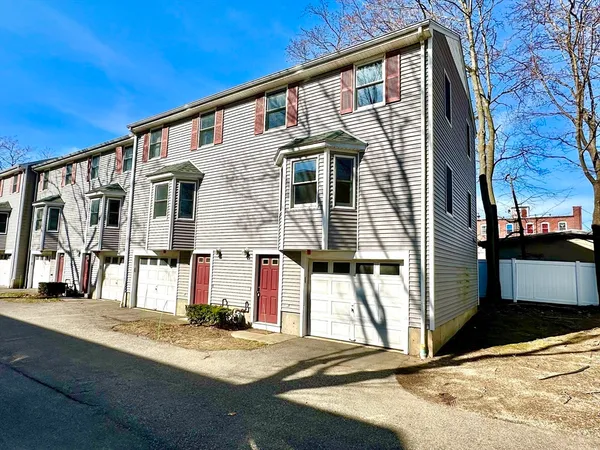 $2,700 | 104 Chestnut Street, Unit 6, Waltham, MA 02453