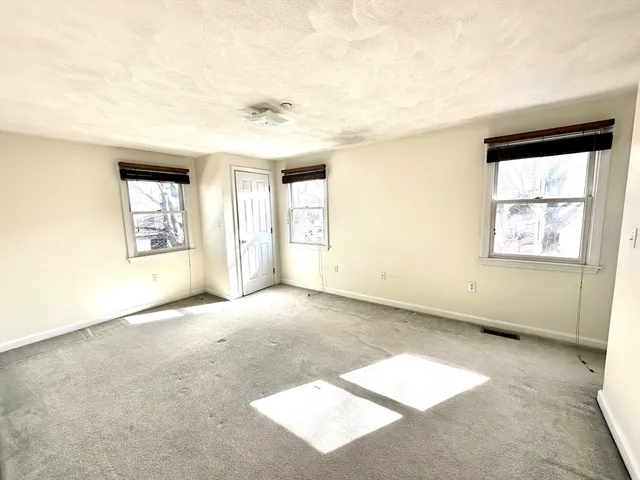 $2,700 | 104 Chestnut Street, Unit 6, Waltham, MA 02453