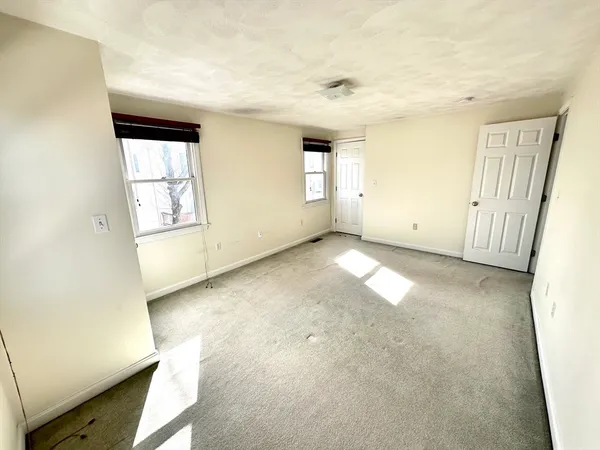$2,700 | 104 Chestnut Street, Unit 6, Waltham, MA 02453