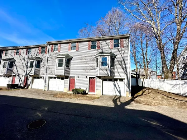 $2,700 | 104 Chestnut Street, Unit 6, Waltham, MA 02453