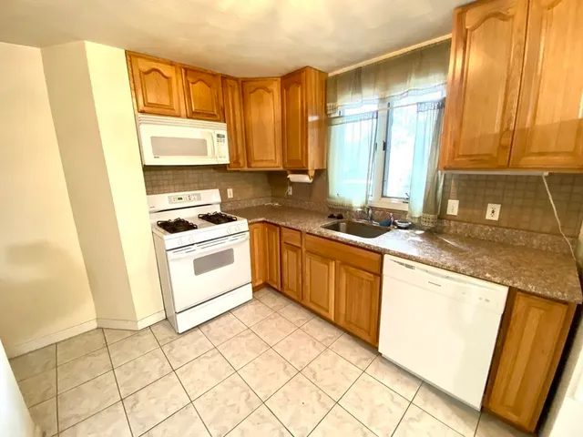 $2,700 | 104 Chestnut Street, Unit 6, Waltham, MA 02453