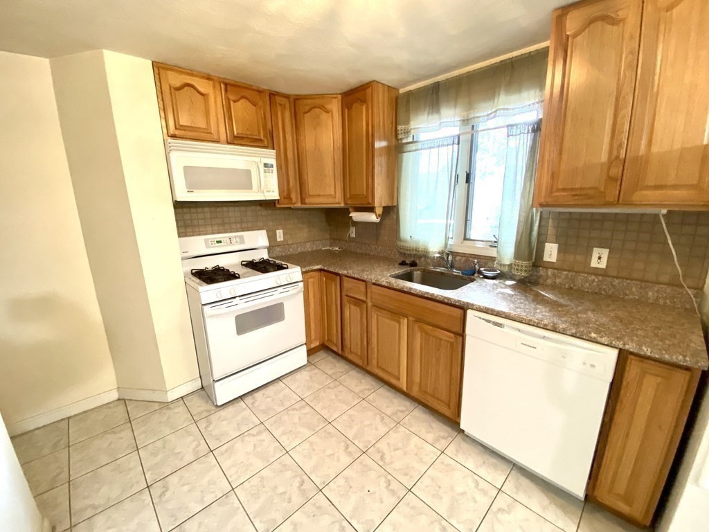 104 Chestnut Street, Unit 6 Waltham, MA 02453 - Photo 3 of 20