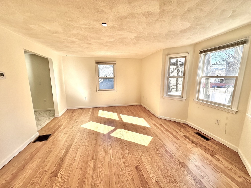 104 Chestnut Street, Unit 6 Waltham, MA 02453 - Photo 9 of 20