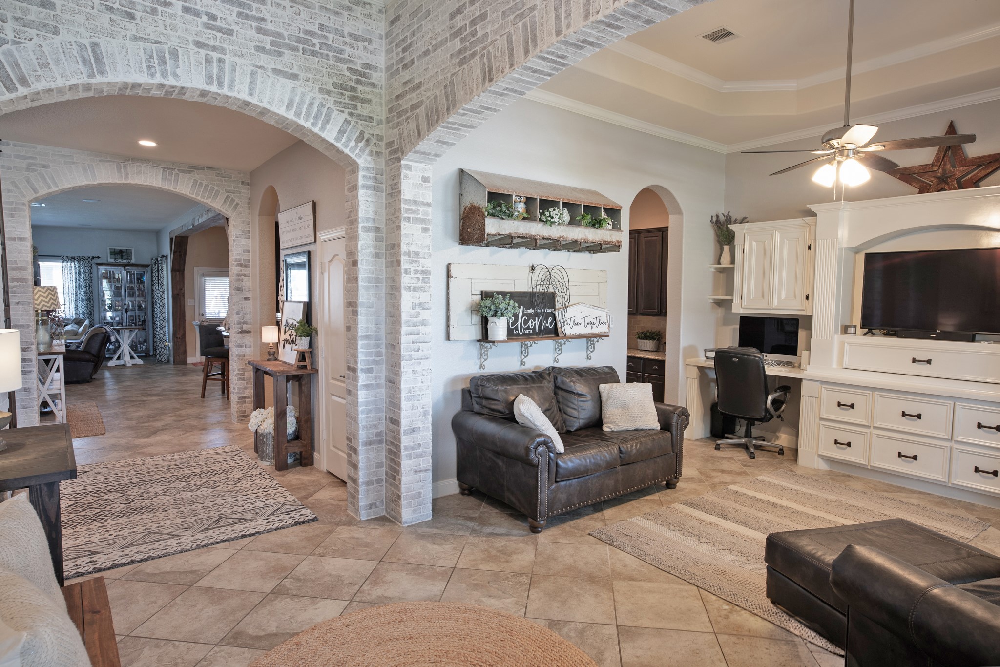 1283 Laurel Lane Angleton, TX 77515 - Photo 7 of 40 Gorgeous Arched, Brick Entryway & Hall