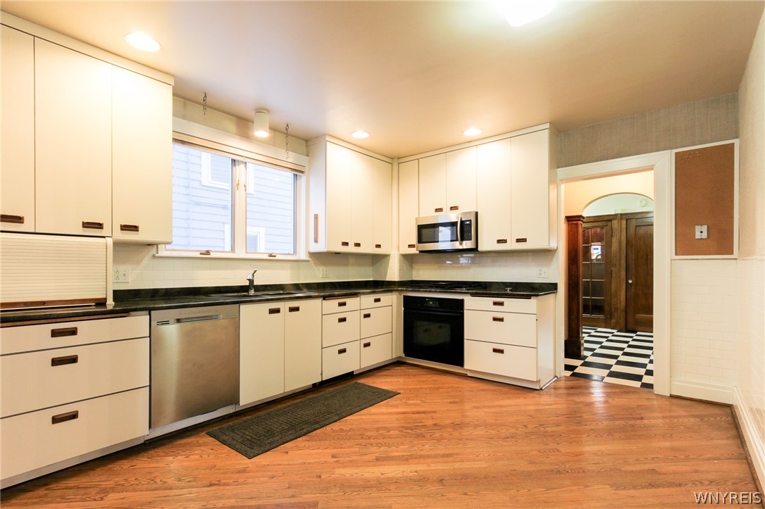 980 Parkside Avenue Buffalo, NY 14216 - Photo 6 of 19 Kitchen