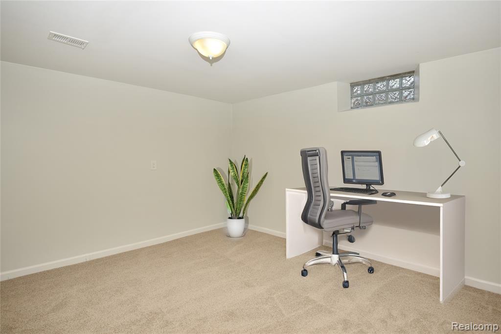 2261 Dunstable Road Birmingham, MI 48009 - Photo 30 of 39