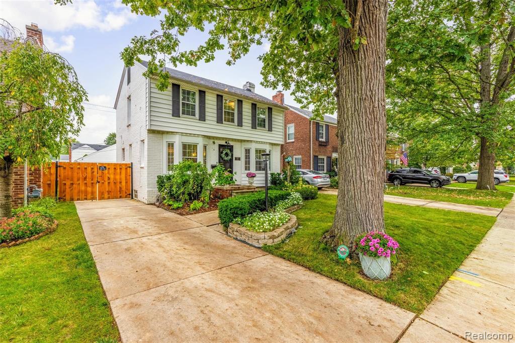 1315 Hampton Road Grosse Pointe, MI 48236 - Photo 2 of 60