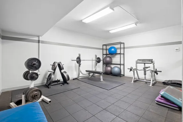 $214,900 | 6301 North Sheridan Road, Unit 11A, Chicago, IL 60660