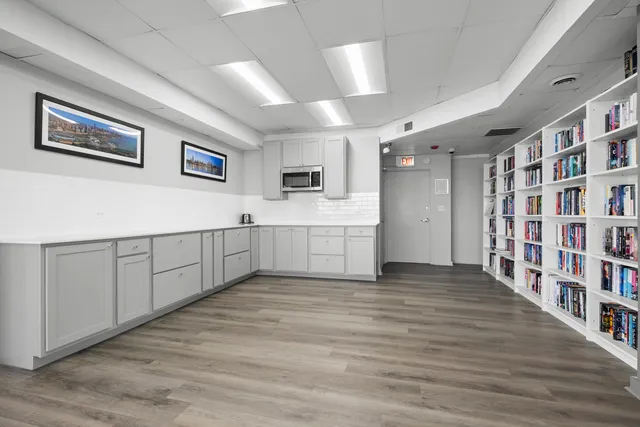 $214,900 | 6301 North Sheridan Road, Unit 11A, Chicago, IL 60660