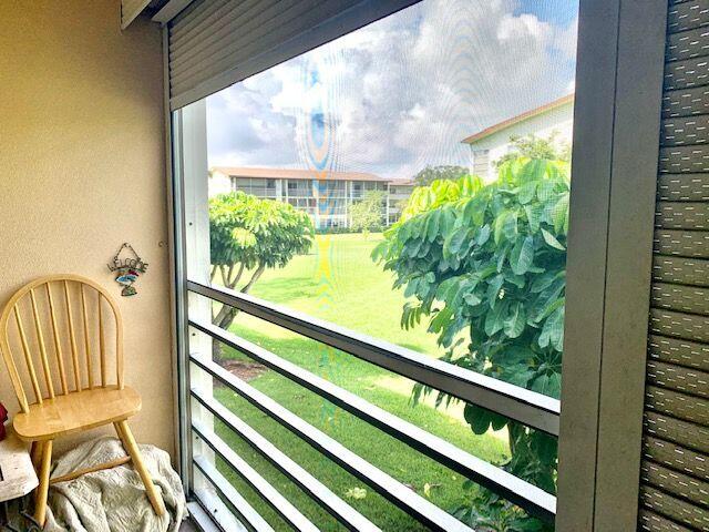 112 Mansfield D Boca Raton, FL 33434 - Photo 12 of 25 Screened Patio w/Pull Downs