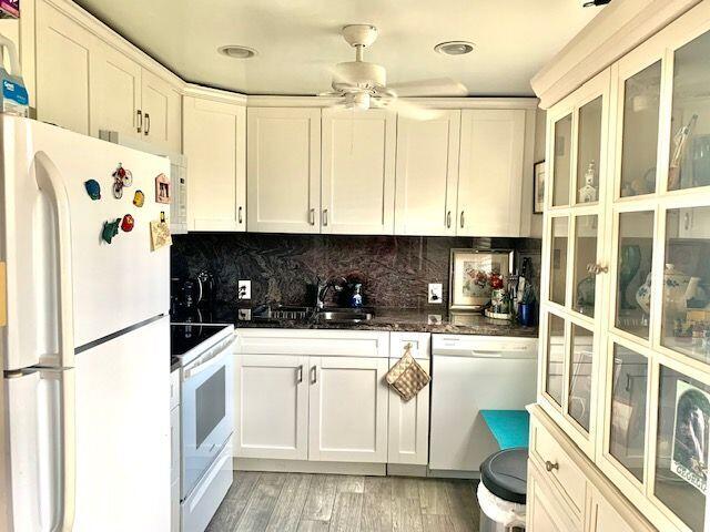 112 Mansfield D Boca Raton, FL 33434 - Photo 2 of 25 Kitchen