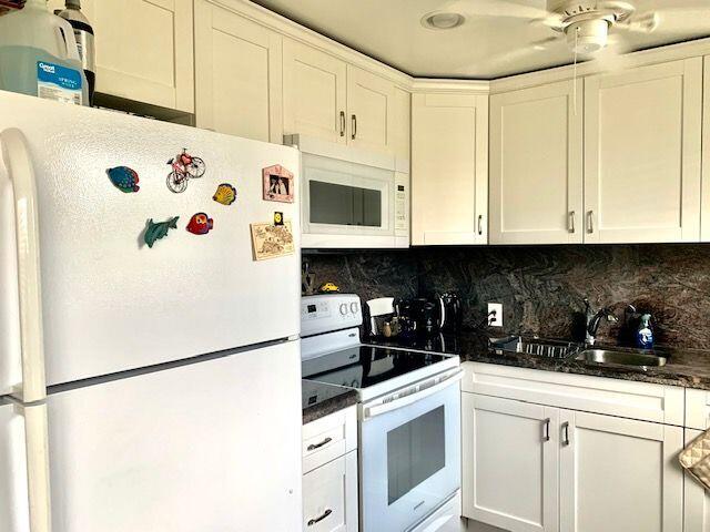 112 Mansfield D Boca Raton, FL 33434 - Photo 3 of 25 Kitchen