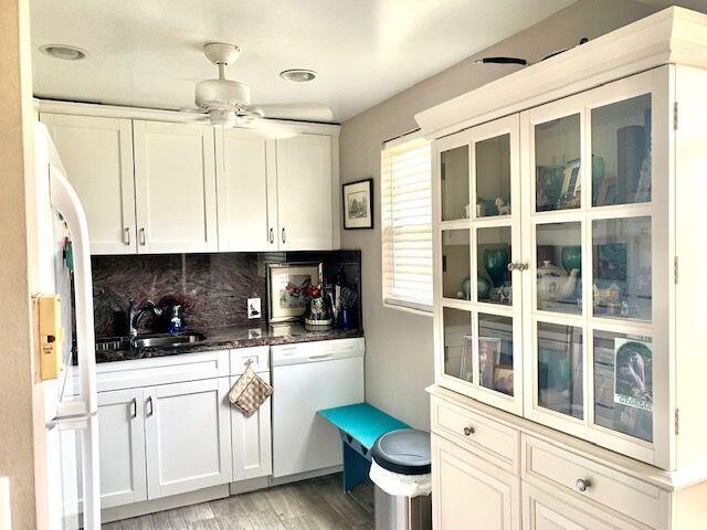 112 Mansfield D Boca Raton, FL 33434 - Photo 4 of 25 Kitchen