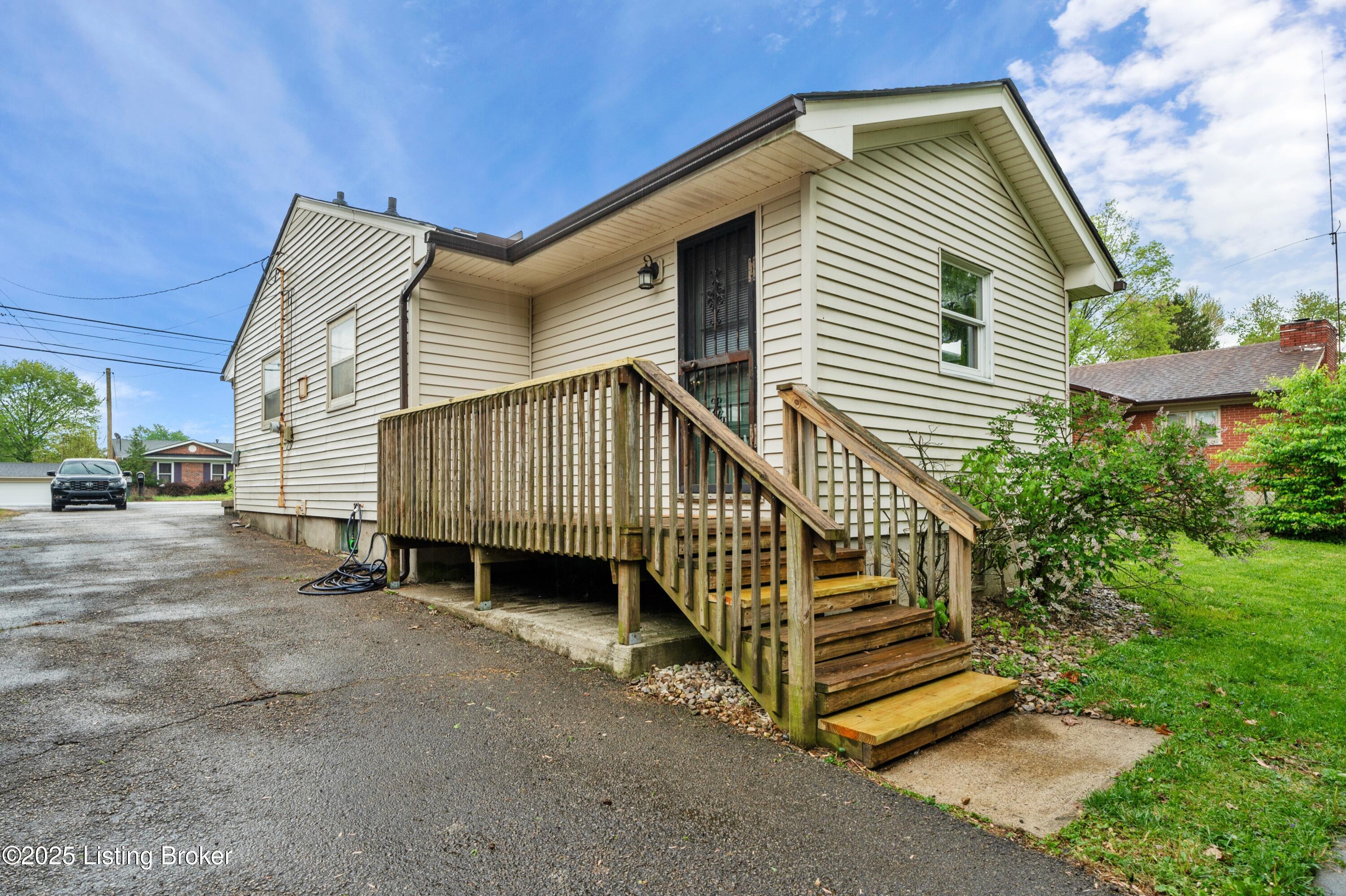 9409 Fairground Road Louisville, KY 40291 - Photo 33 of 35 DSC06965