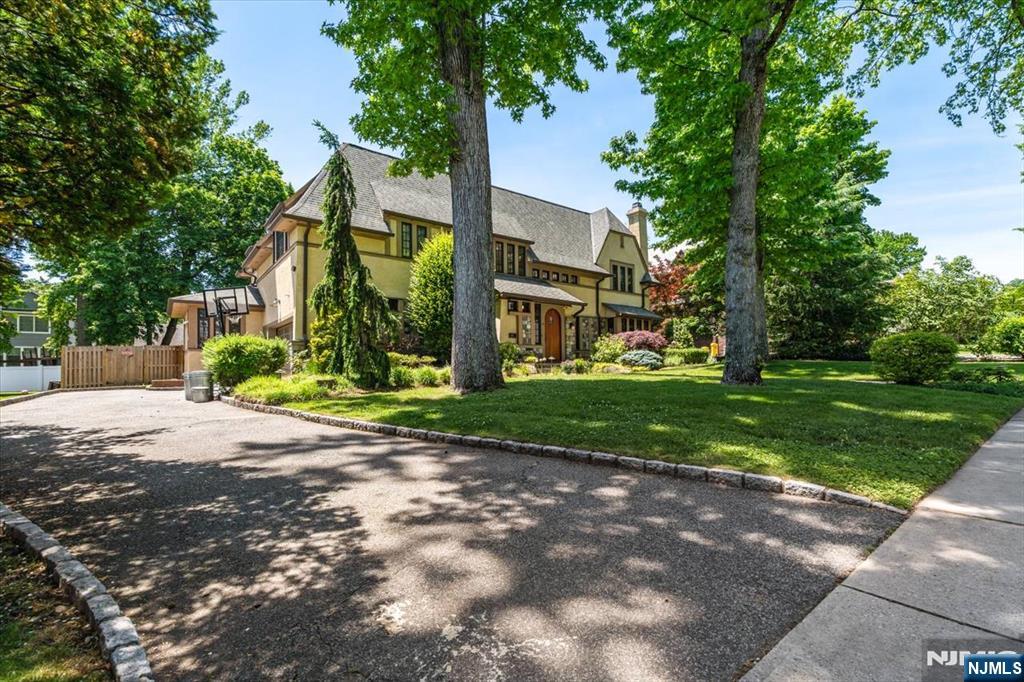 314 Winthrop Road Teaneck, NJ 07666 - Photo 2 of 49