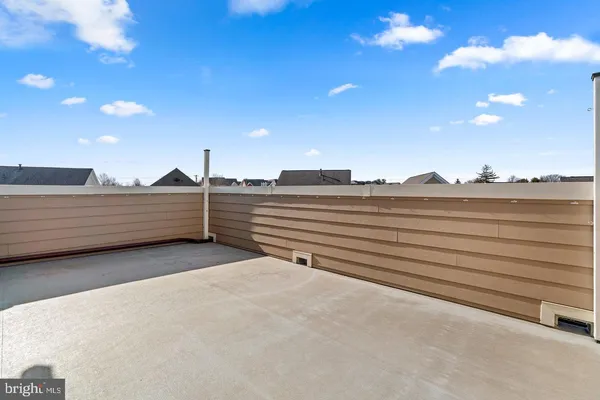 a view of outdoor space and building view