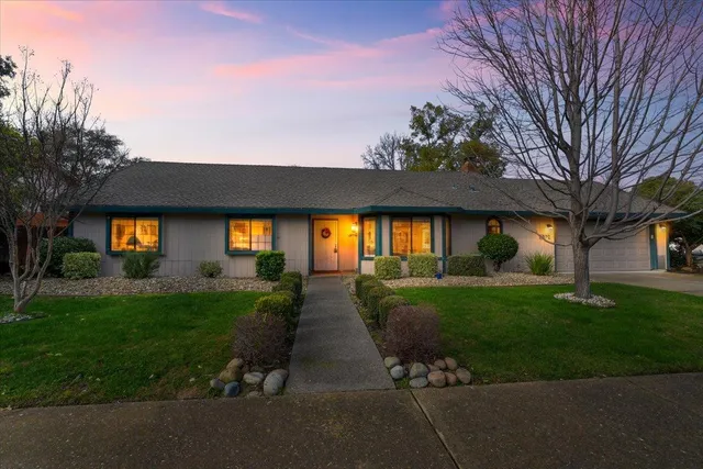 a view of a house with a backyard