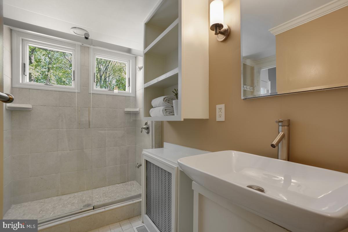 707 Silver Spring Avenue Silver Spring, MD 20910 - Photo 17 of 41 Main Level Full Bathroom