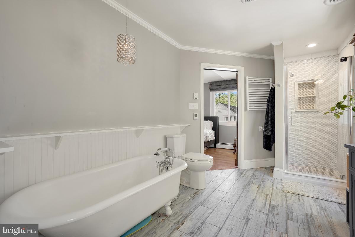707 Silver Spring Avenue Silver Spring, MD 20910 - Photo 21 of 41 Fabulous Claw Foot Tub