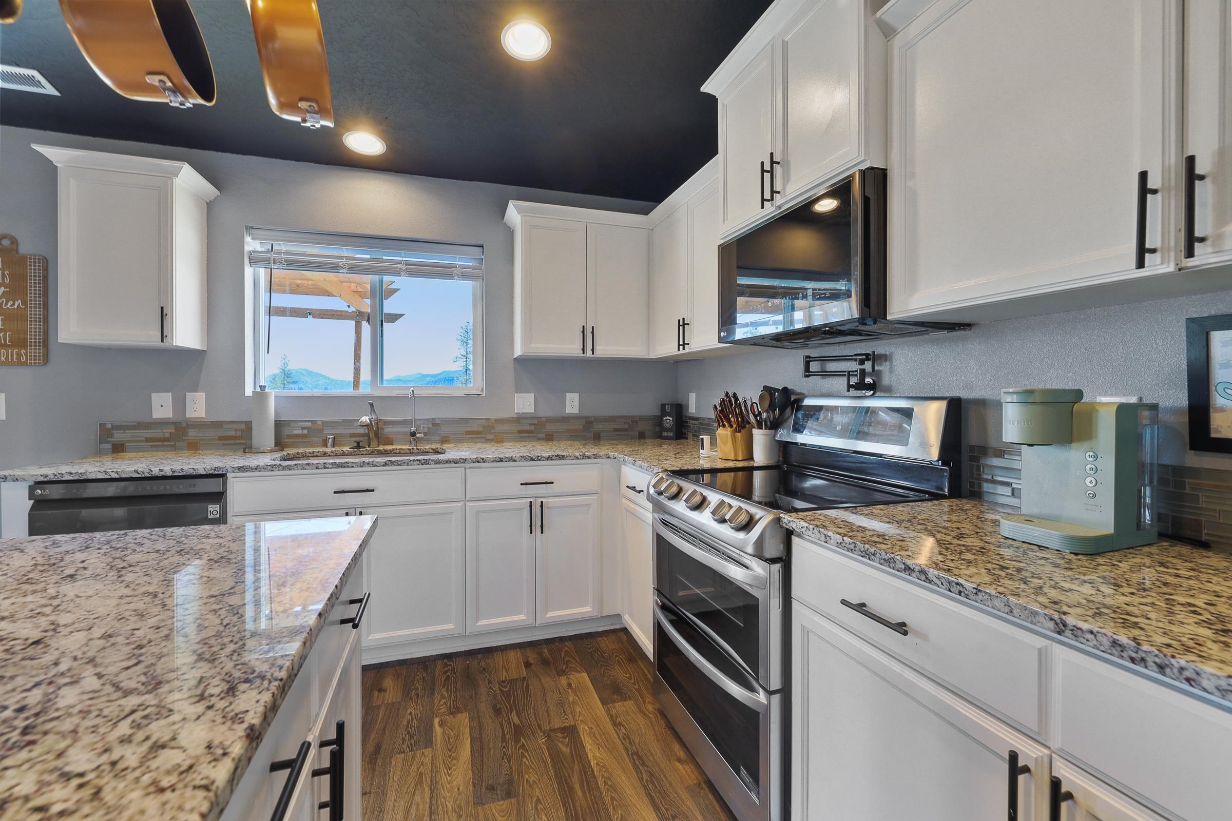 3977 D Gardenspot Road Loon Lake, WA 99148 - Photo 10 of 33 Gallery Image 10