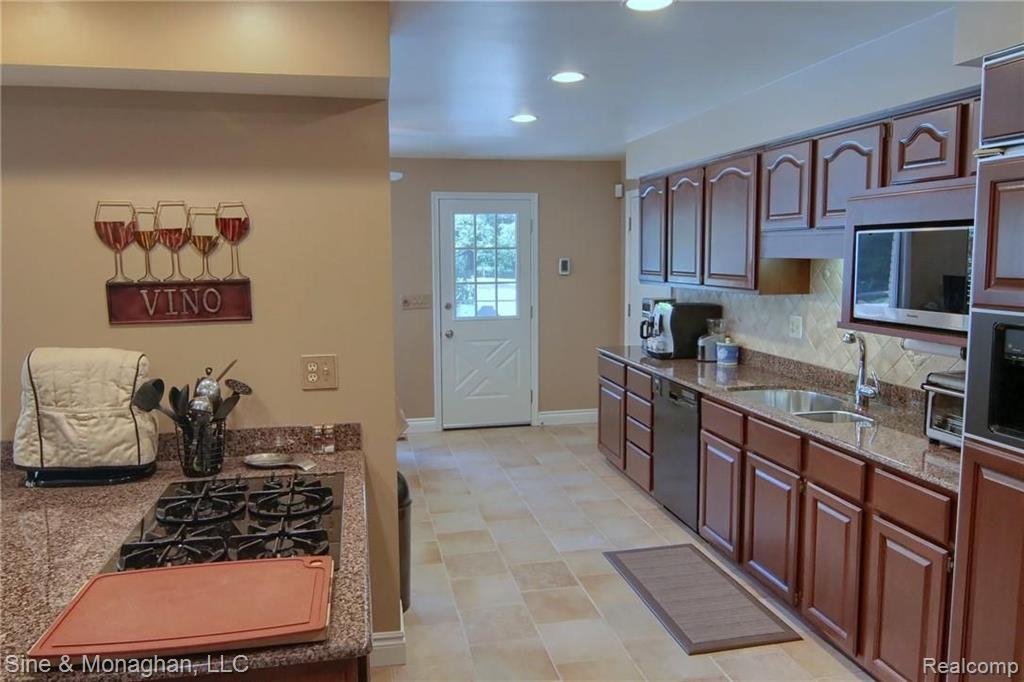 245 Vendome Road Grosse Pointe Farms, MI 48236 - Photo 8 of 42