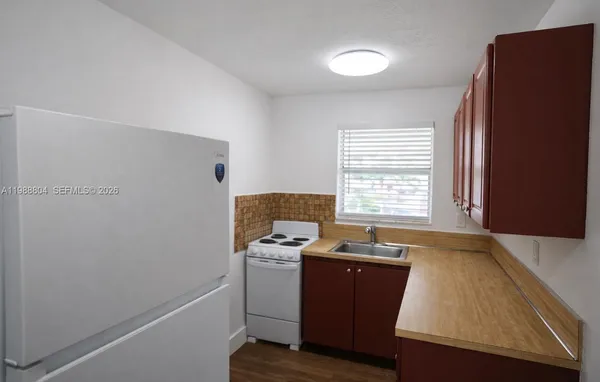 $1,600 | 7200 West 11th Court, Unit 8, Hialeah, FL 33014