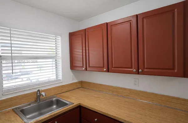 $1,600 | 7200 West 11th Court, Unit 8, Hialeah, FL 33014