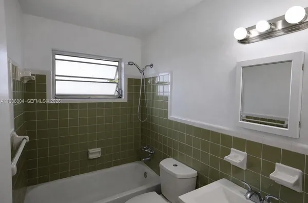 $1,600 | 7200 West 11th Court, Unit 8, Hialeah, FL 33014