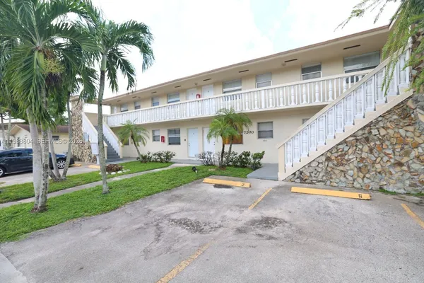 $1,600 | 7200 West 11th Court, Unit 8, Hialeah, FL 33014
