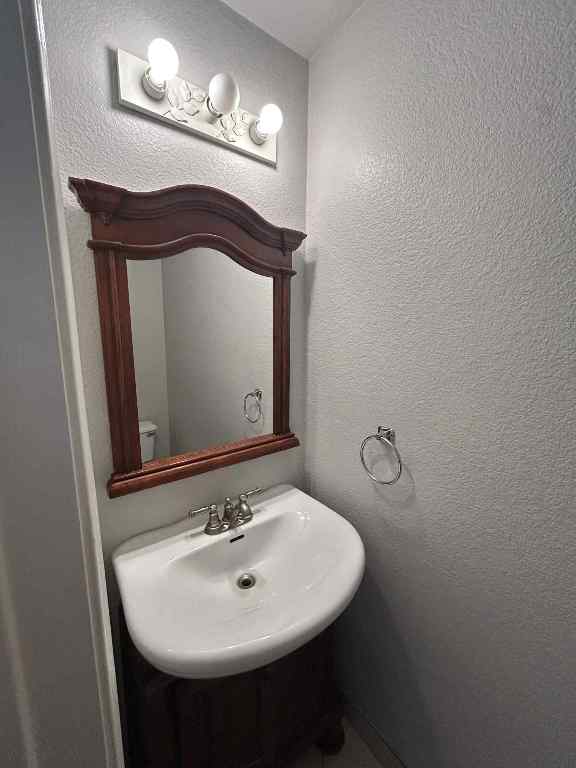 1512 Parkfield Circle Round Rock, TX 78664 - Photo 11 of 26 a bathroom with a sink and a mirror